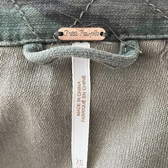 𝅺FREE People Not Your Brothers Faded Green Camo Print Surplus Shacket Jacket XS - Picture 13 of 14